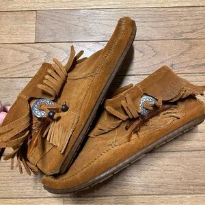 Minnetonka Classic Fringe Moccasin Ankle Boots Shoes Brown Size 7.5